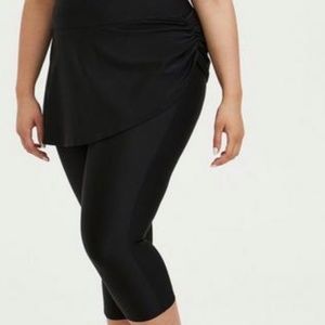 Torrid 1 Ruched Skirted Overlay Swim Capri Leggings